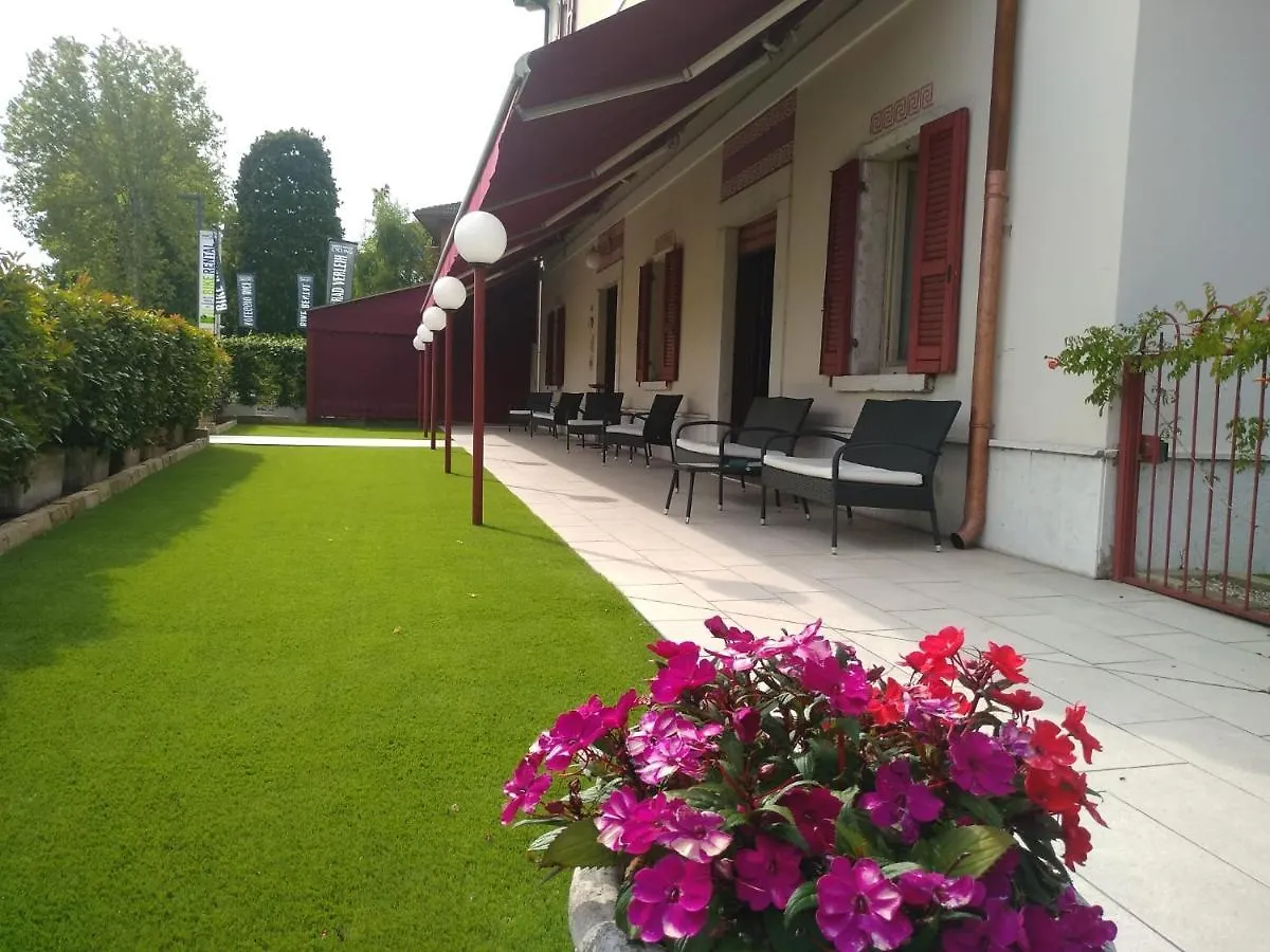 Albergo Grifone 1891 Peschiera del Garda 2*,