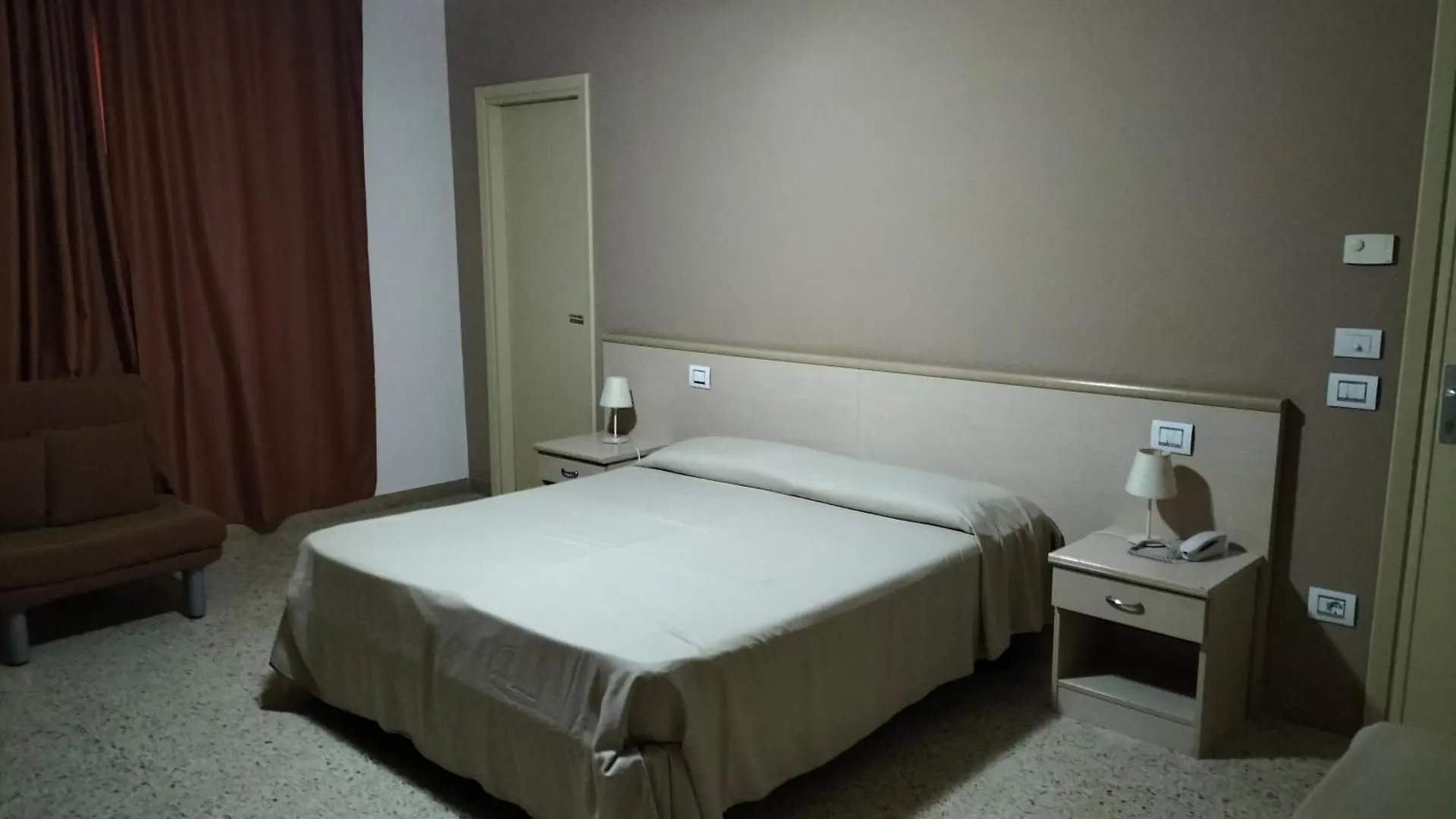 Albergo Grifone 1891 Peschiera del Garda Hotel