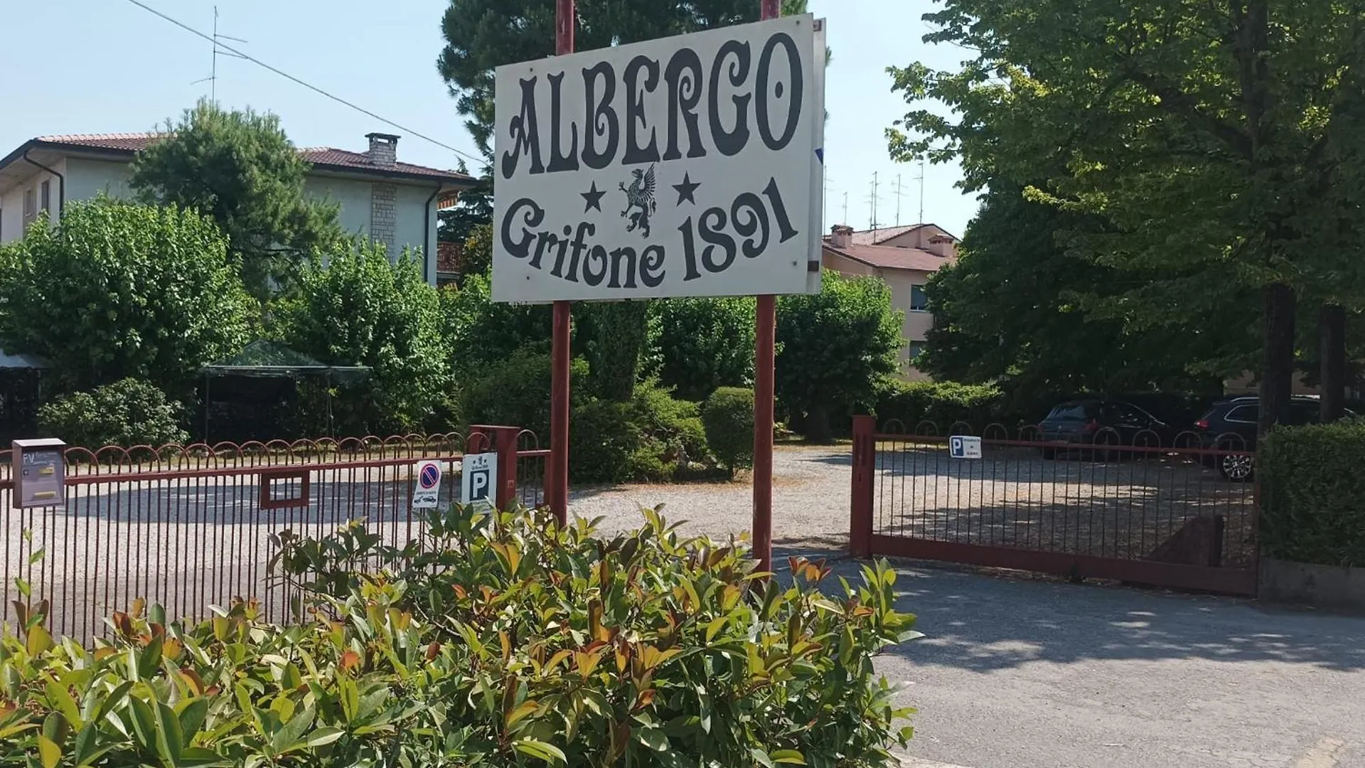 Albergo Grifone 1891 Peschiera del Garda 2*,  Italy