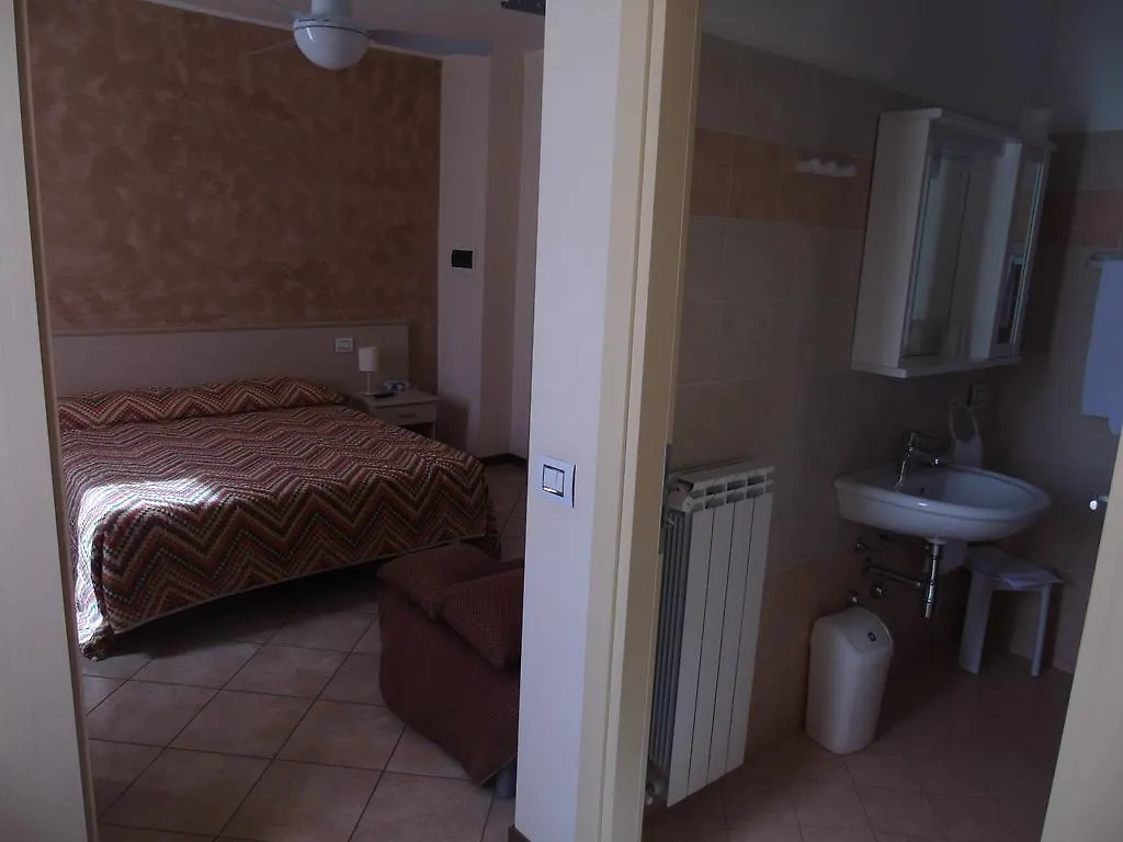 Albergo Grifone 1891 Peschiera del Garda 2*,